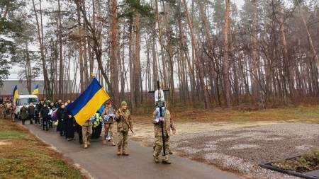 Котельва попрощалася із солдатом Анатолієм Дзядовичем