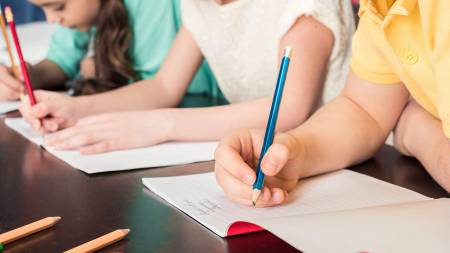 Школам пропонують перенести заняття на червень