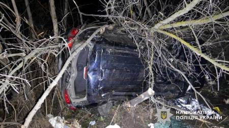 У Кременчуцькому районі перекинувся автомобіль: постраждали водій та неповнолітня пасажирка