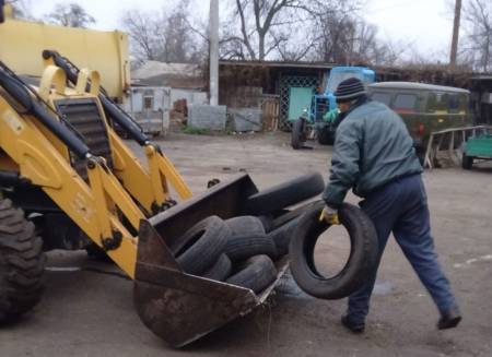 У Козельщині продовжують утилізувати старі автомобільні шини
