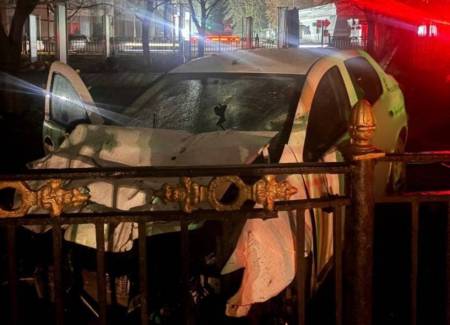 У Полтаві автомобіль врізався у Каштанову алею та пошкодив меморіальні дошки – водій був нетверезий