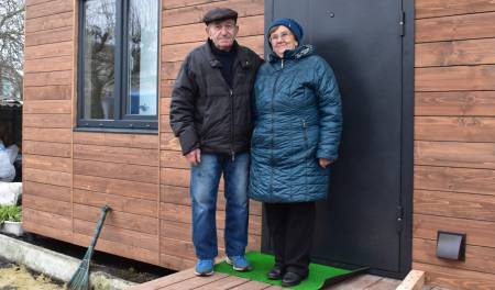 У Козельщині родина, чий будинок постраждав від ворожої атаки, отримала новий модульний будинок