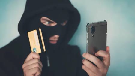 На Миргородщині телефонний шахрай виманив у жінки 20 тисяч гривень