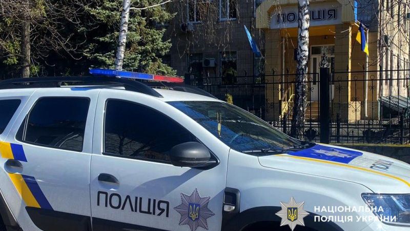 У Кременчуцькій громаді поліцейські затримали чоловіка, причетного до розбійного нападу на продавчині магазину