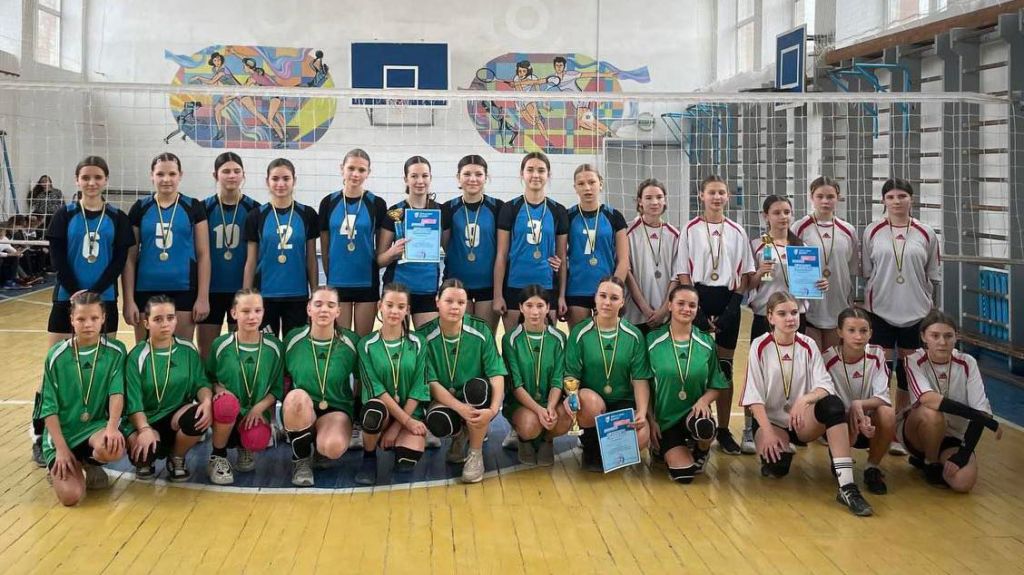 У Кобеляках відбулися змагання ІІ етапу «Пліч-о-пліч» з волейболу серед дівчат 5–9 класів