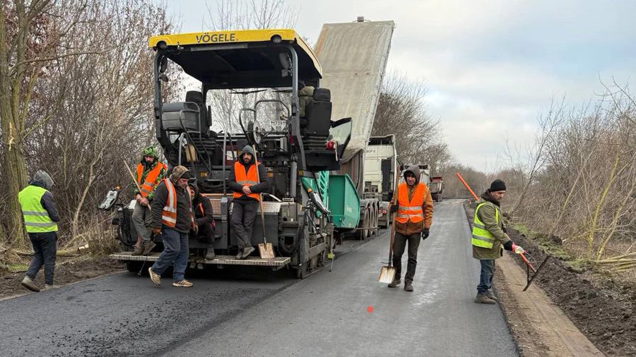 На Полтавщині продовжують ремонтувати дороги: за перший тиждень зими відновлено майже 14 тисяч м² покриття