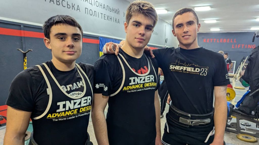 Новосанжарські спортсмени успішно виступили на змаганнях з пауерліфтингу в Полтаві