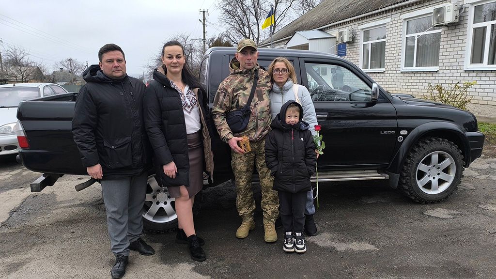 Авто і зарядна станція — для військових, грамоти — волонтерам