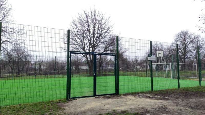 У Решетилівській початковій школі відкрили оновлений спортивний майданчик