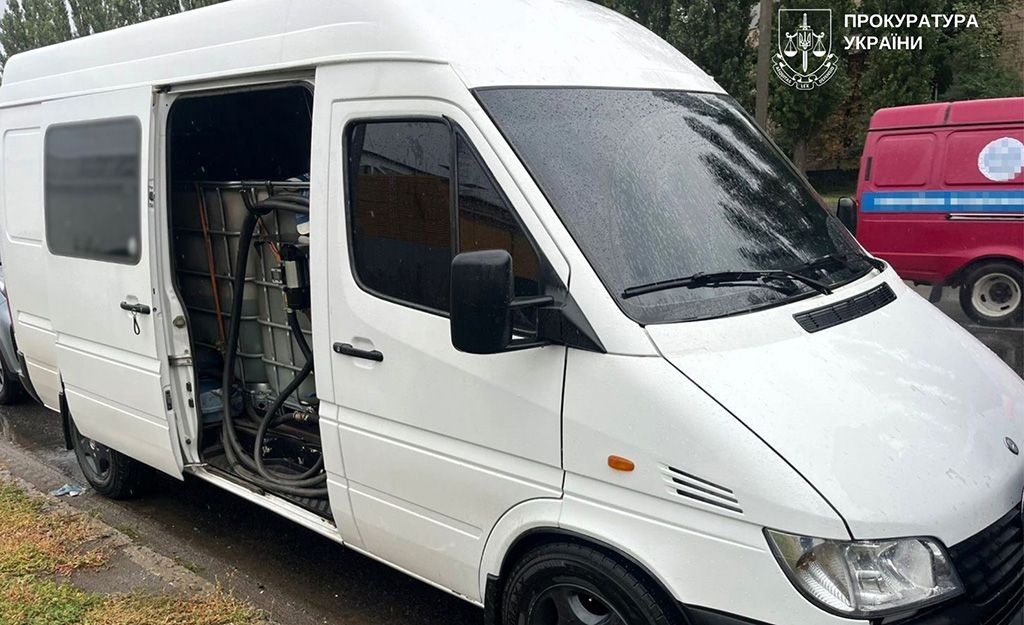 На Полтавщині двох чоловіків покарано за незаконну торгівлю пальним, автомобіль передано військовим