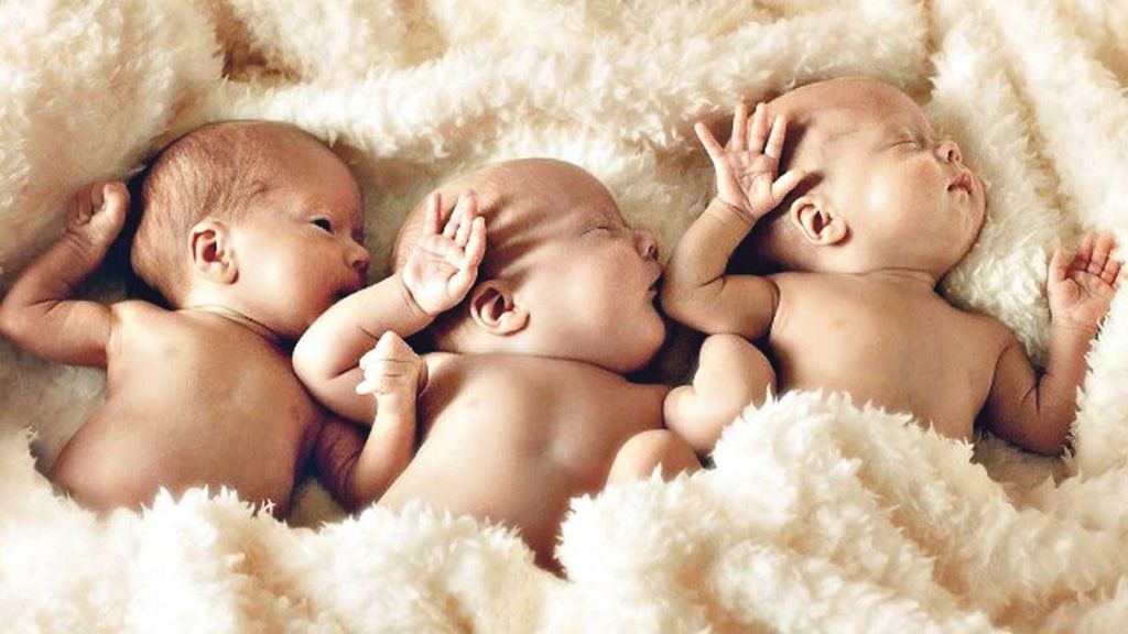 Батькам карлівської трійні подарували квартиру 