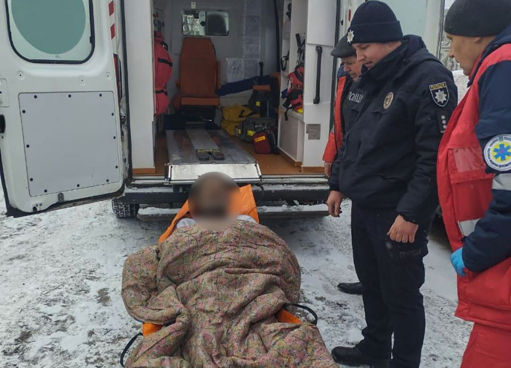 У Глобиному екстрені служби врятували чоловіка під час пожежі