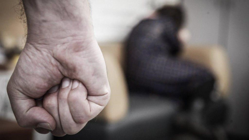 На Полтавщині чоловіка засуджено до 6 років ув’язнення за побиття матері