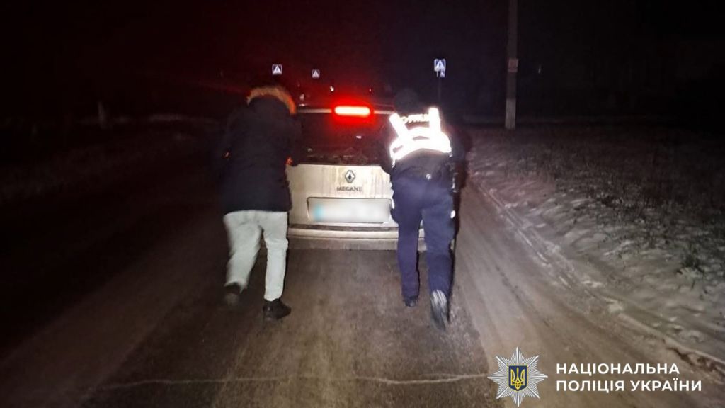 На Хорольщині поліцейські допомогли водієві добратися до пологового відділення, де перебувала його дружина
