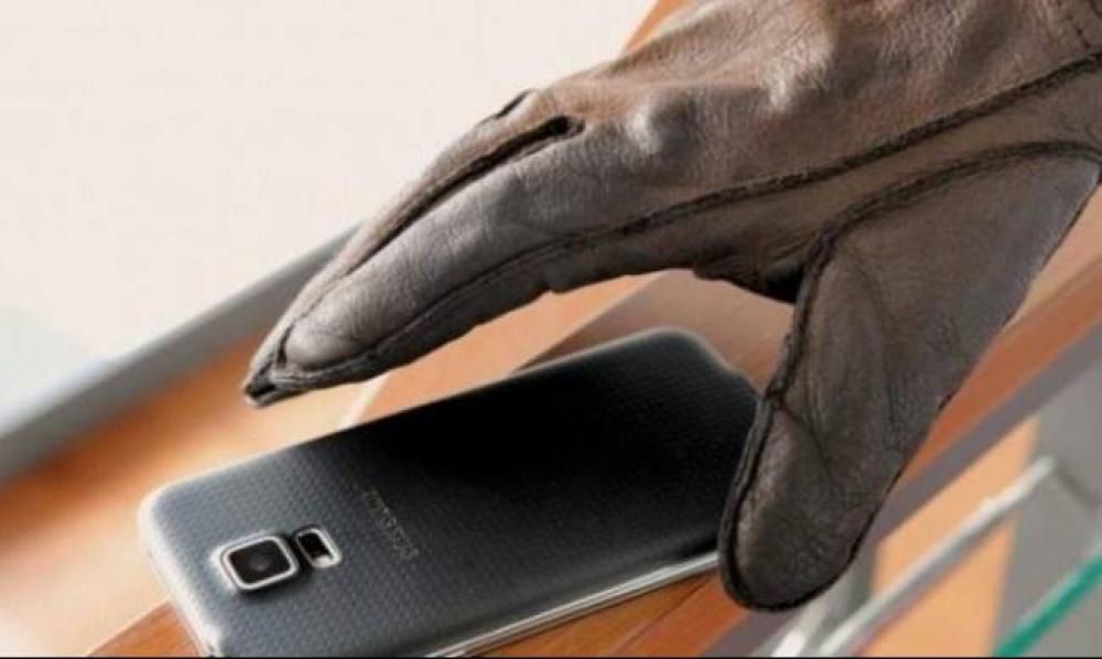 На Полтавщині поліцейські затримали грабіжника, який проник до жінки у автомобіль та вкрав мобільний телефон і гроші