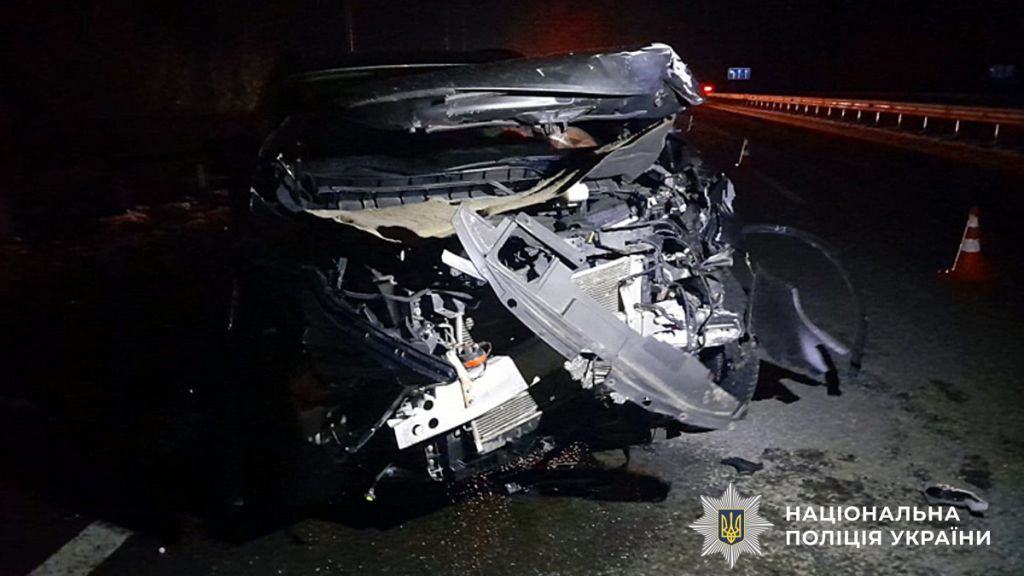 На трасі Київ—Харків у Полтавському районі зіткнулися два автомобілі: постраждали водійки