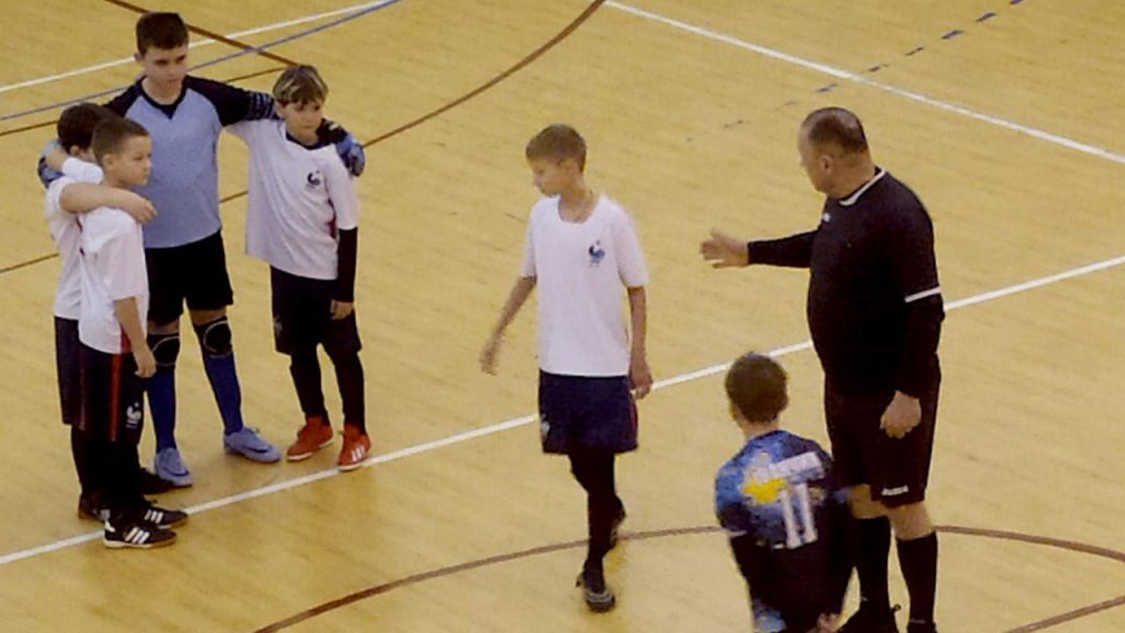 Юні футзалісти зійшлися на майданчику «Іскри»: у Кобеляках відбувся І тур відкритої першості ДЮСШ