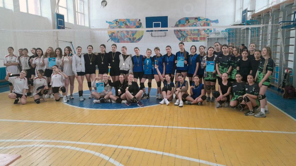 У Кобеляках відбувся другий етап шкільних волейбольних змагань «Пліч-о-пліч»