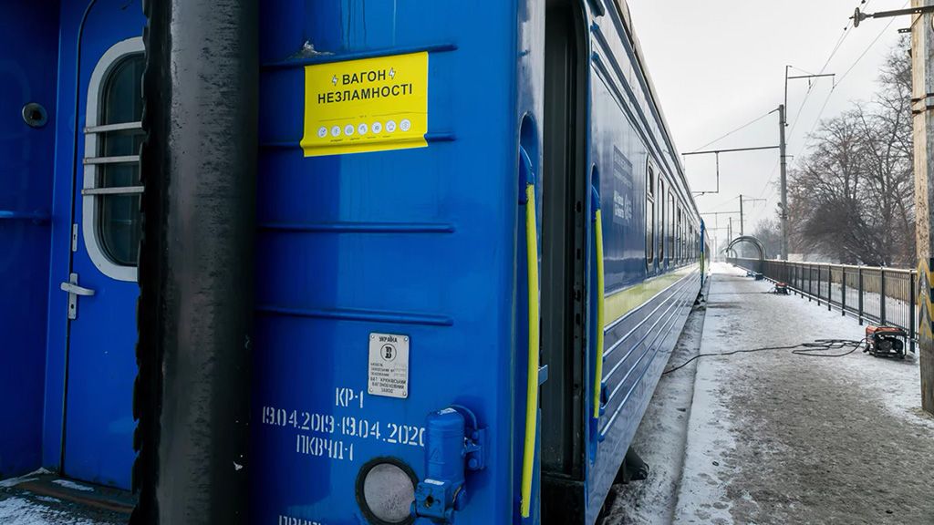 На Полтавщині працюють чотири вагони незламності з обігрівом, Starlink та дитячими купе
