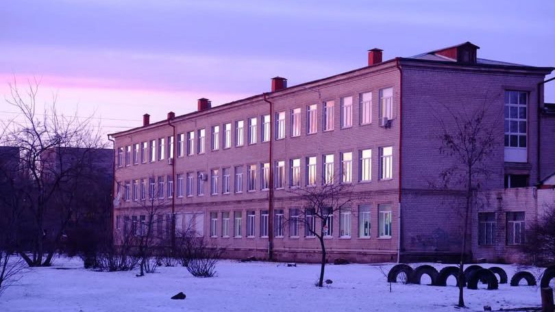 Через спалах ГРВІ у Горішніх Плавнях частину шкіл перевели на дистанційку, а першокласникам перенесли канікули