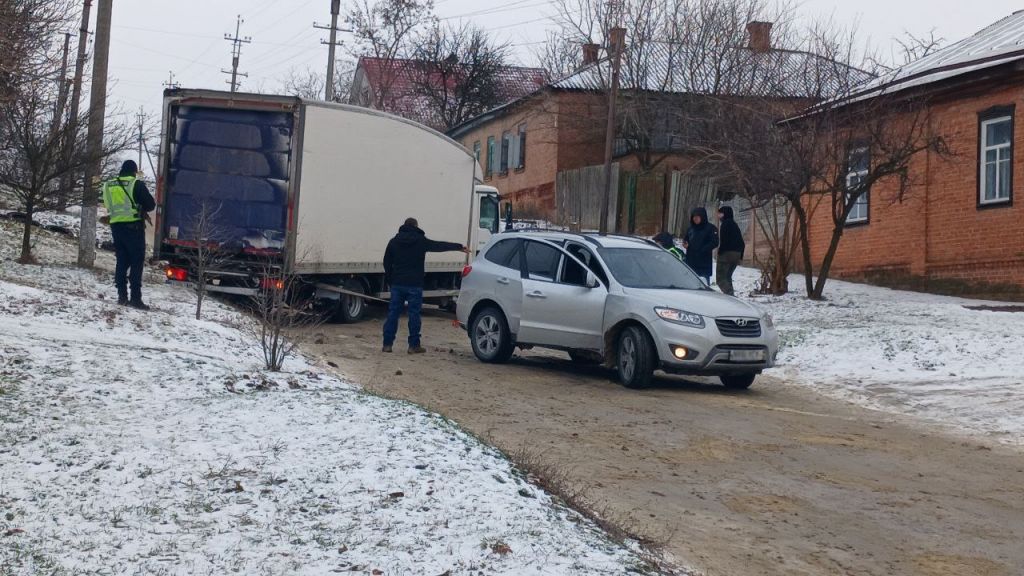 Hyundai Santa Fe проти трактора комунальників