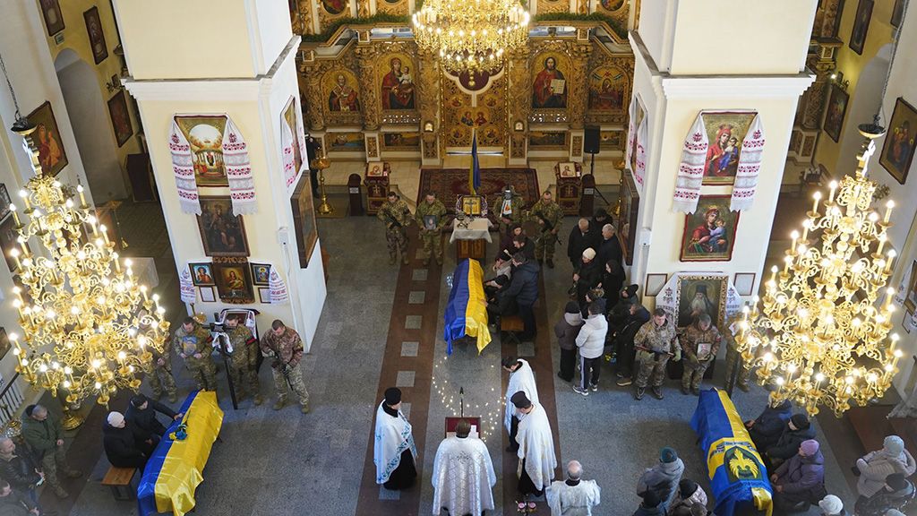 У Полтаві попрощалися з трьома полеглими Захисниками України