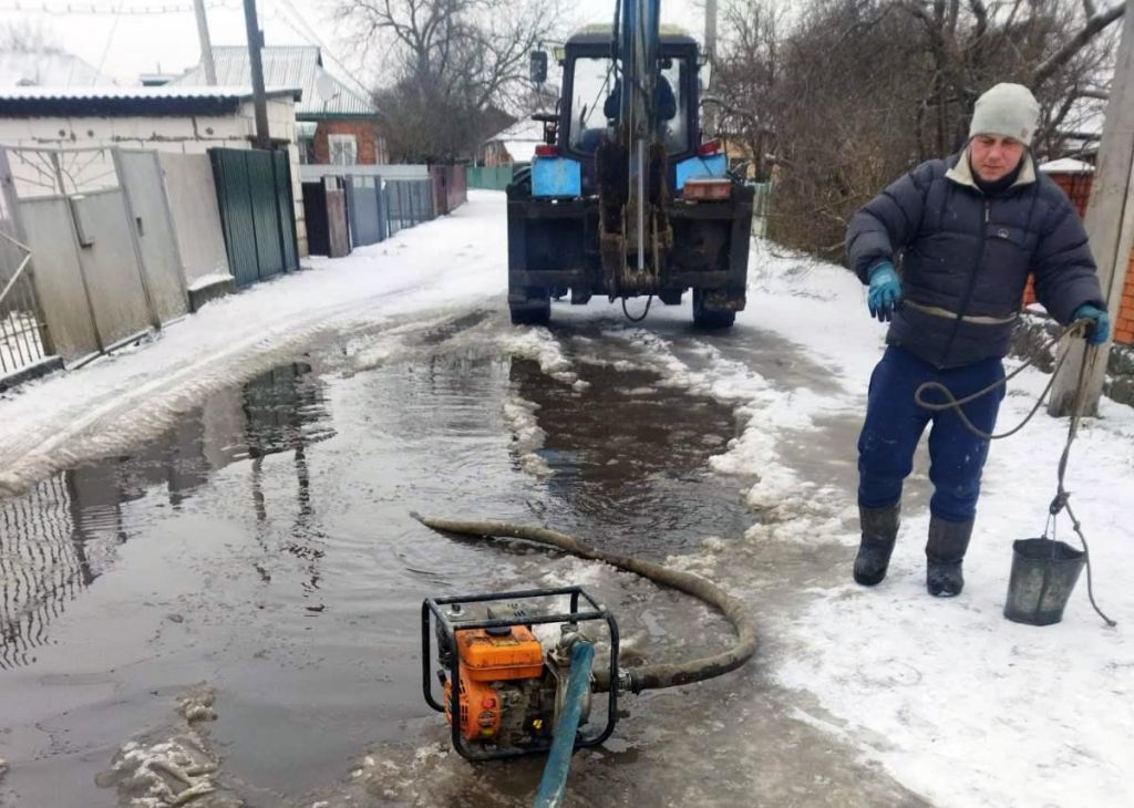 У Кобеляцькій громаді комунальники ліквідували пориви та забезпечили безпечний проїзд