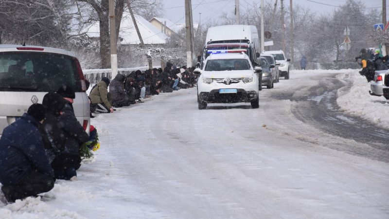 Новосанжарська громада провела в останню путь Захисника Євгенія Кірноса