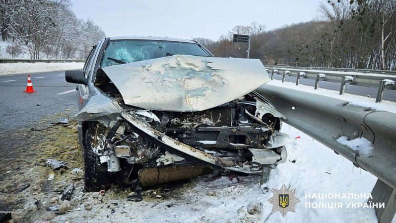 На трасі Київ – Харків – Довжанський сталася ДТП за участі чотирьох авто: травмовано дитину та двох жінок