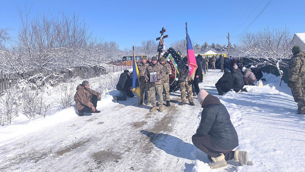 Білицька громада провела в останню путь Героя Віктора Гаченка