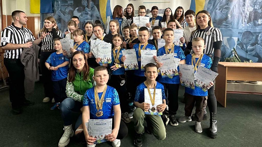 Юні армрестлери Полтавщини змагалися за звання чемпіонів: Кобеляцька громада святкує перемогу