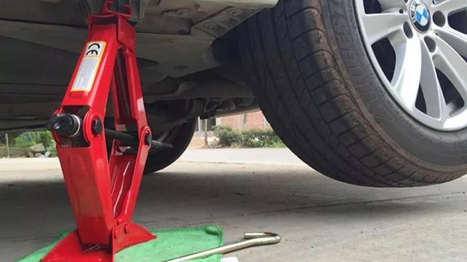 У селі Миргородському районі чоловік загинув під час ремонту автомобіля