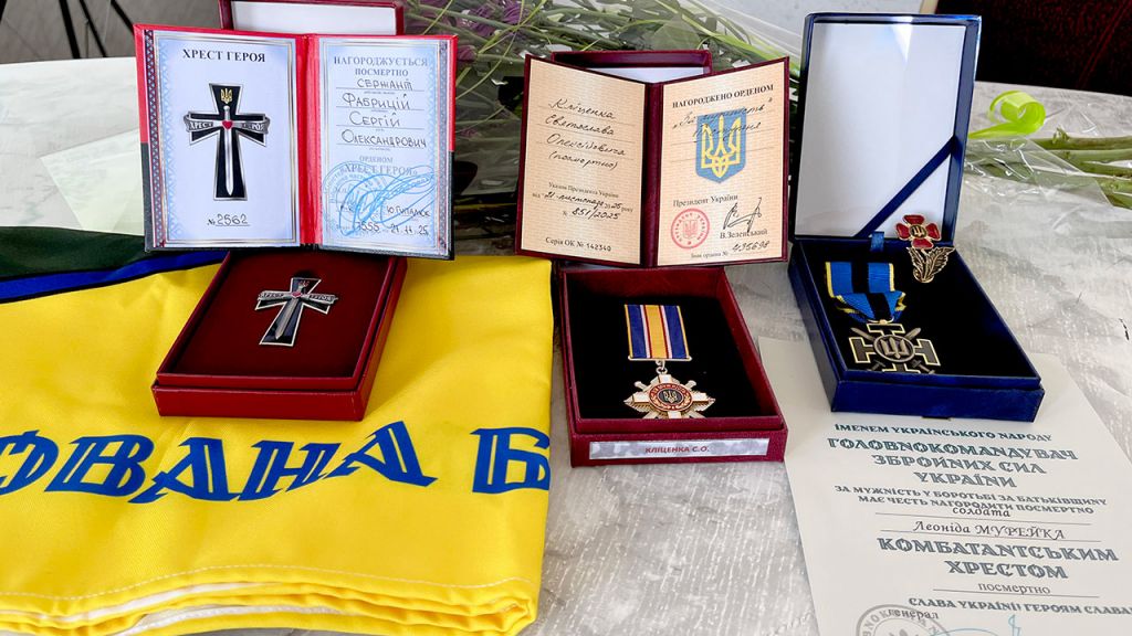 У Кобеляках рідним загиблих воїнів вручили державні нагороди