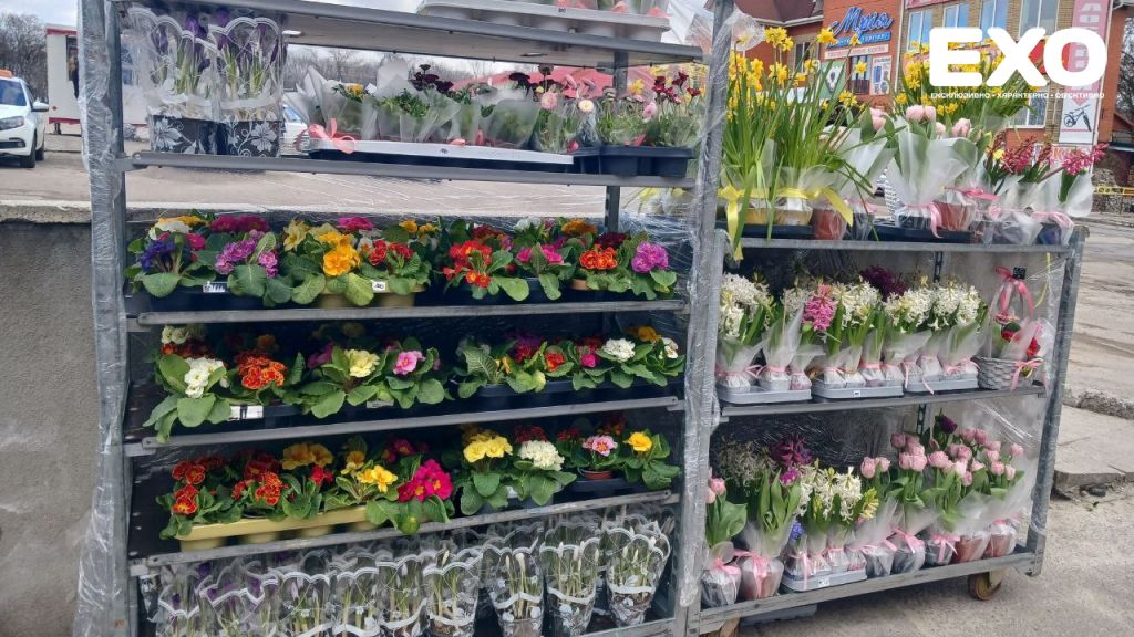 Кобеляцькі квіти замовляють з Європи і США