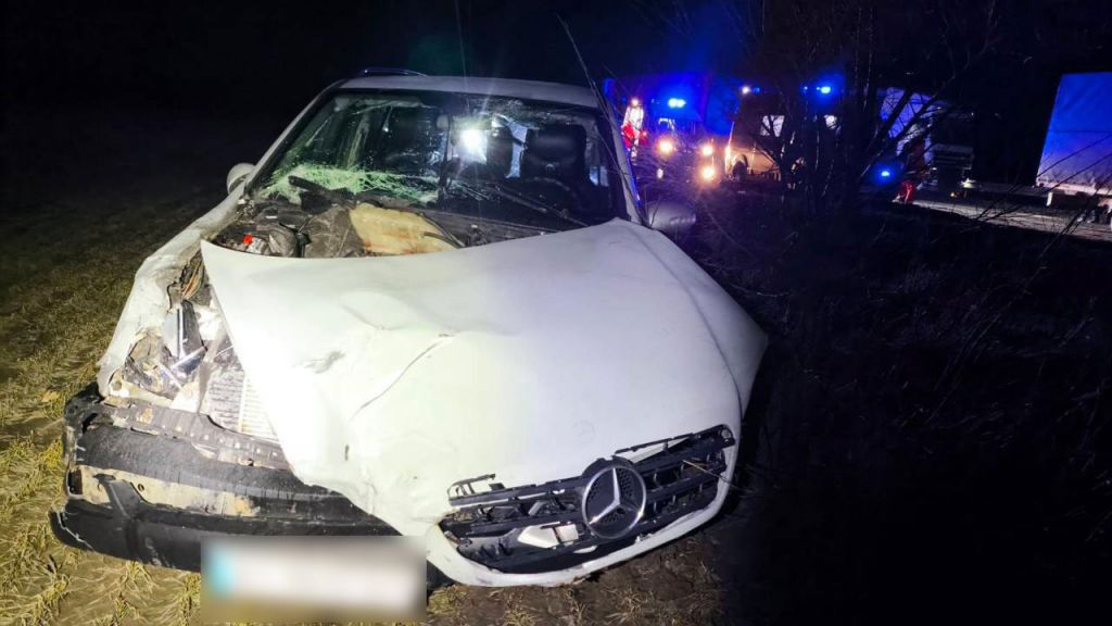 У Лубенській громаді легковик врізався у припарковану вантажівку, а після цього його збила інша вантажівка: двоє людей потрапили до лікарні