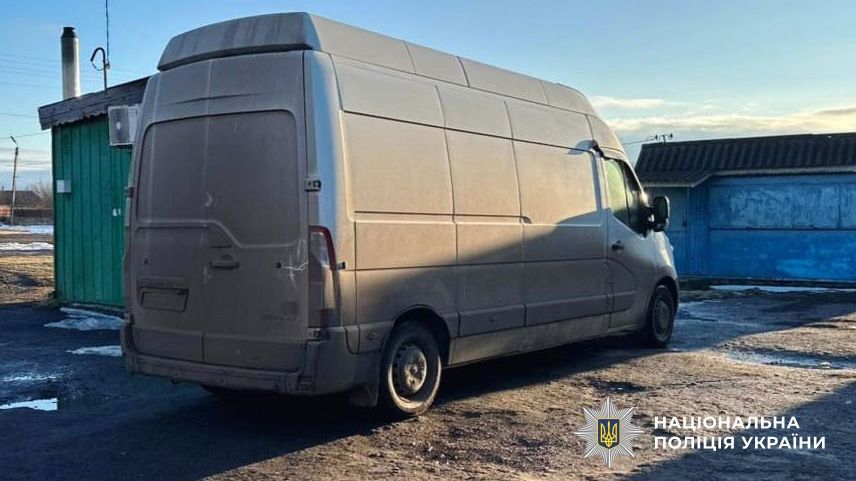 У Решетилівській громаді мікроавтобус наїхав на жінку – її доставили до лікарні