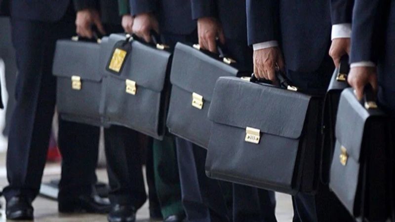 Держслужбовці можуть залишатися на посаді до 75 років