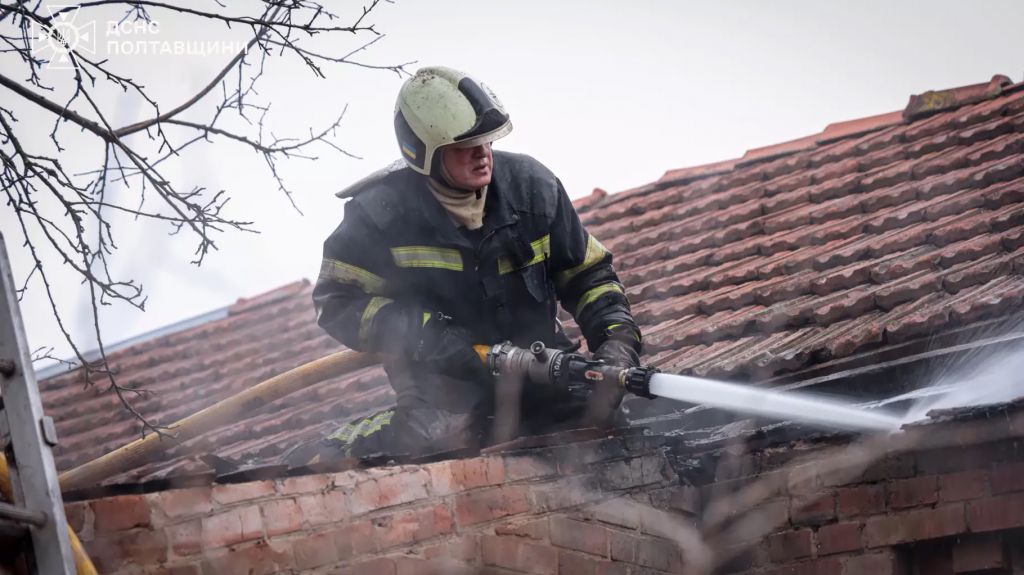 У Полтаві рятувальники ліквідували пожежу в житловому будинку