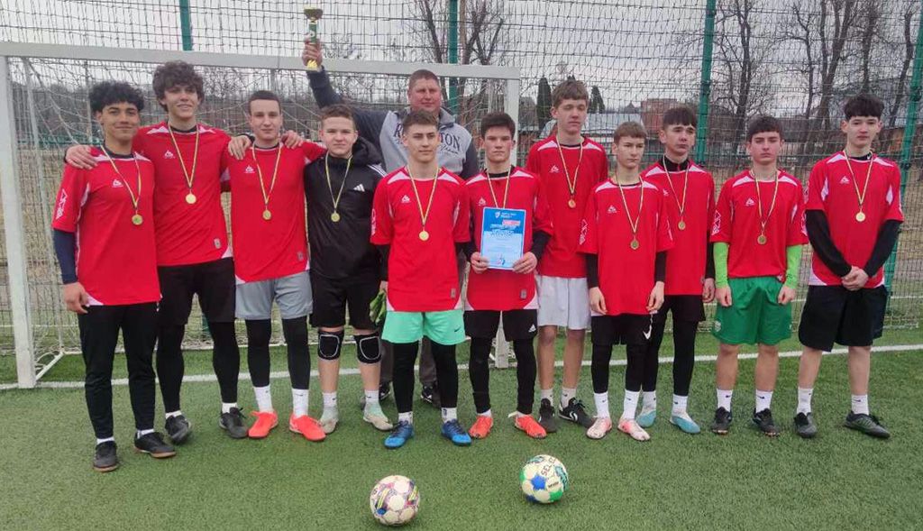 Футбольні пристрасті у Кобеляках: школярі визначили чемпіона