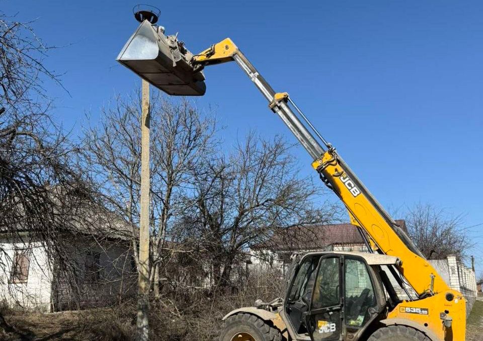 Чи полагодять електрики всі лелечі гнізда?