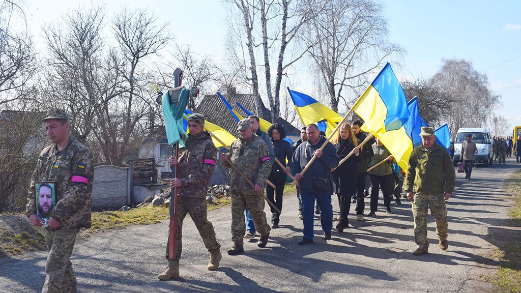 Велика Багачка попрощалася із Захисником України