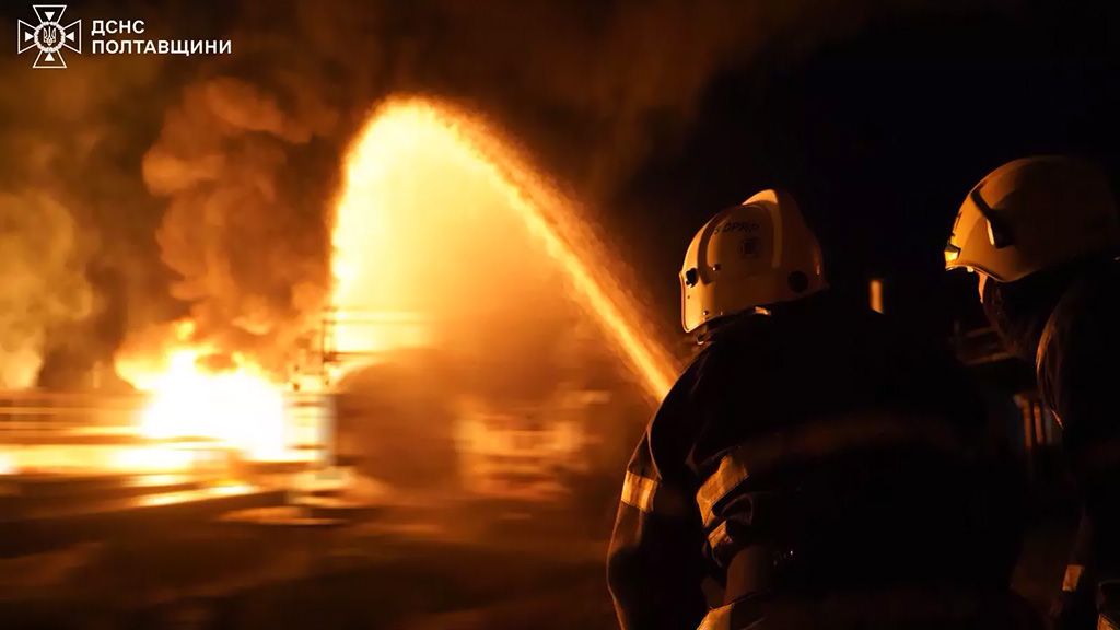 На Полтавщині рятувальники ліквідували пожежу після ворожої атаки