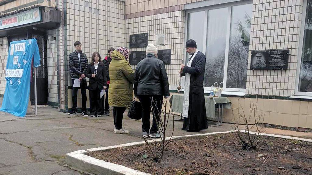 У Кобеляцькій громаді відкрили меморіальну дошку Герою Олександру Гончару