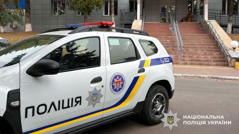 На Миргородщині жінка побила вікна та дзеркало у приміщенні старостату – їй повідомлено про підозру у хуліганстві