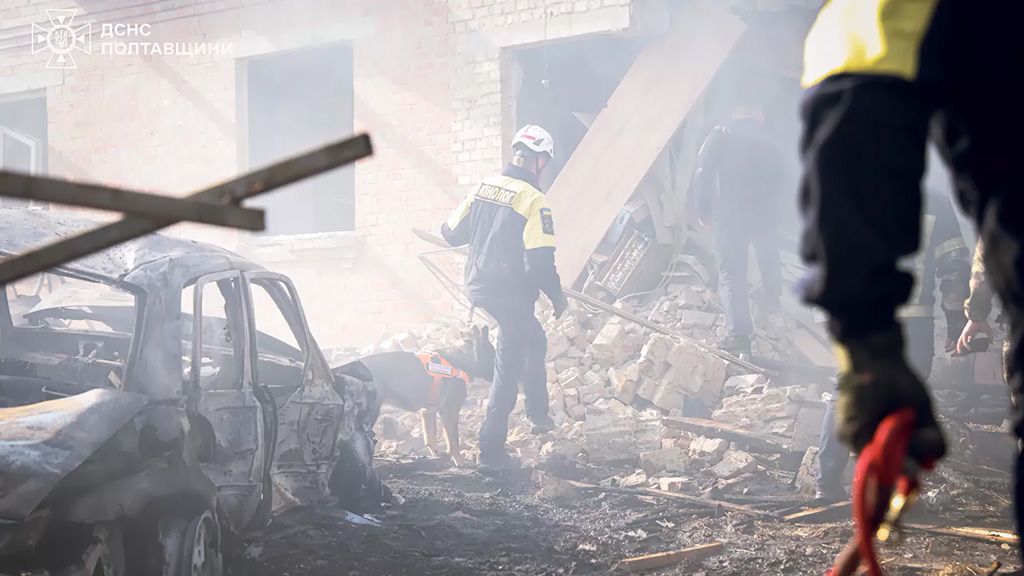 На Полтавщині ворожа атака 1 квітня спричинила пожежу та травмування людей – фото ліквідації від ДСНС Полтавщини