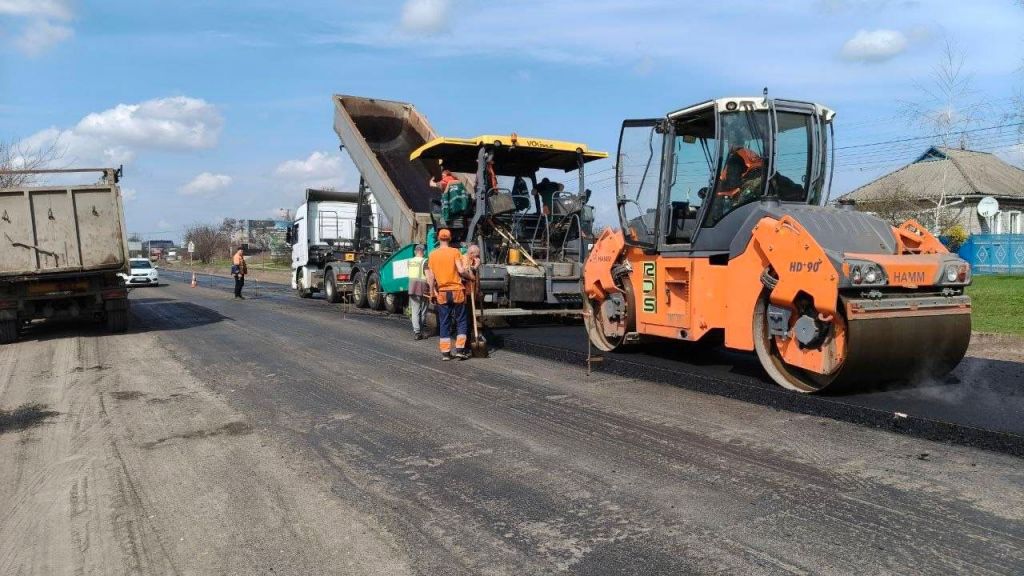 На Полтавщині тривають ремонти доріг державного та місцевого значення