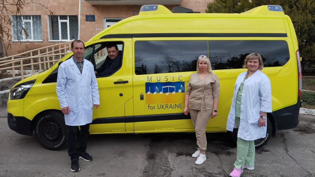 Новосанжаська лікарня отримала санітарний автомобіль