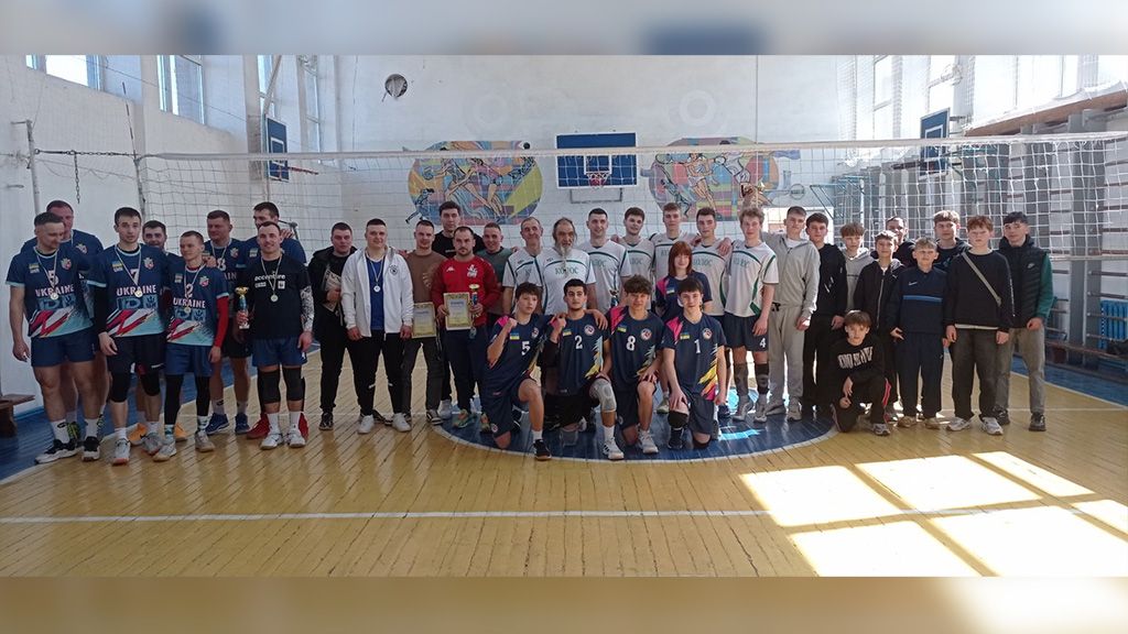 Волейбольний турнір очолила команда «Фаворит»
