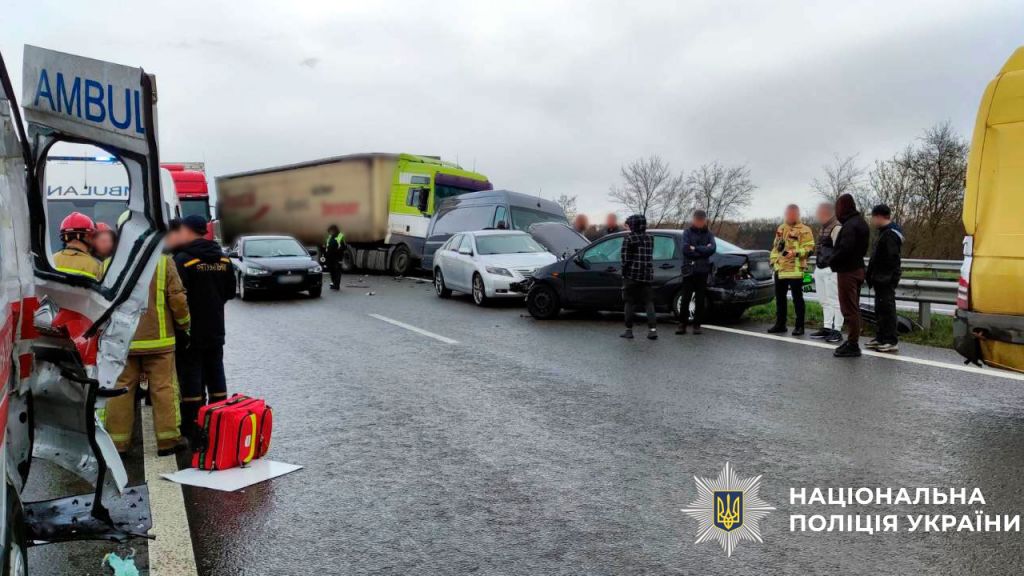 Масова ДТП у Полтавському районі: пошкоджено кілька автівок