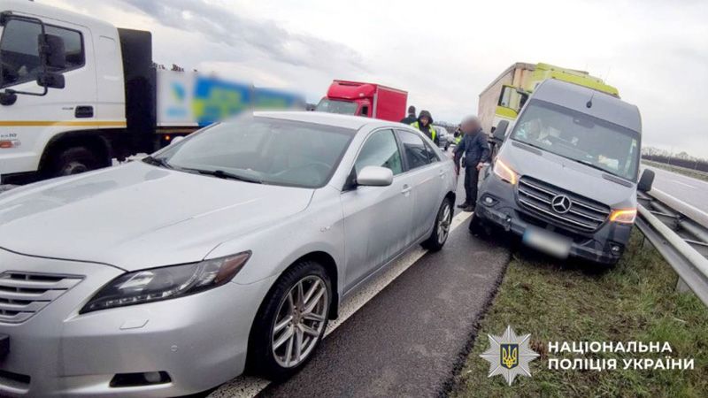 У масовій ДТП у Полтавському районі травмовано пасажира швидкої